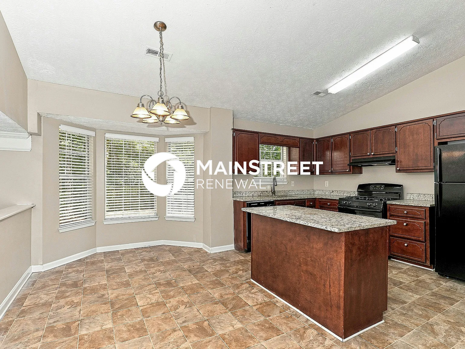 1304 Foxvale Dr — Photo 3