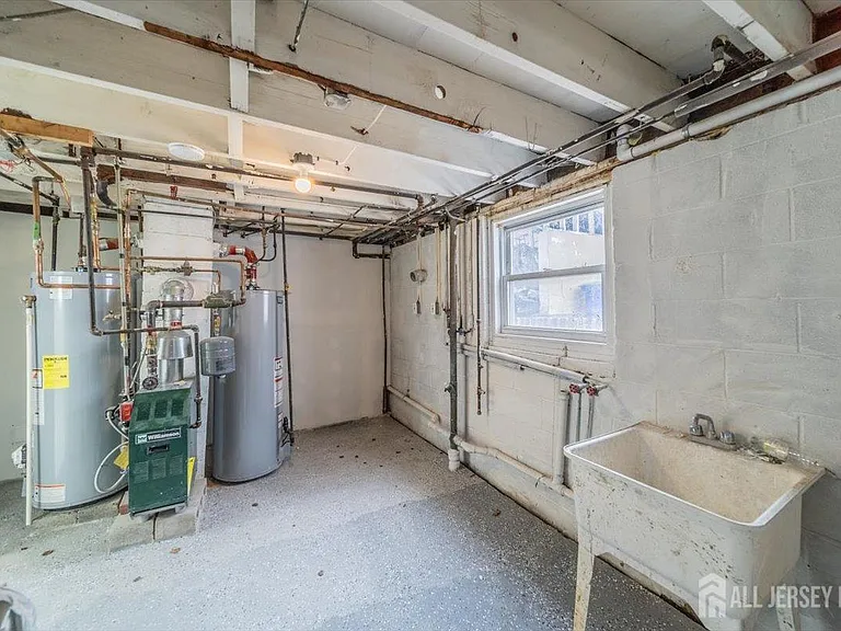54 Bergen St #1 — Photo 23
