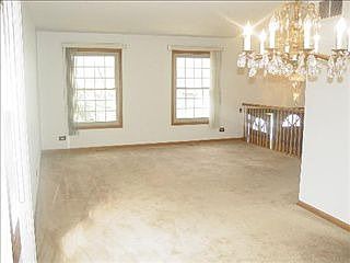 4th image of 253 Evergreen Ln