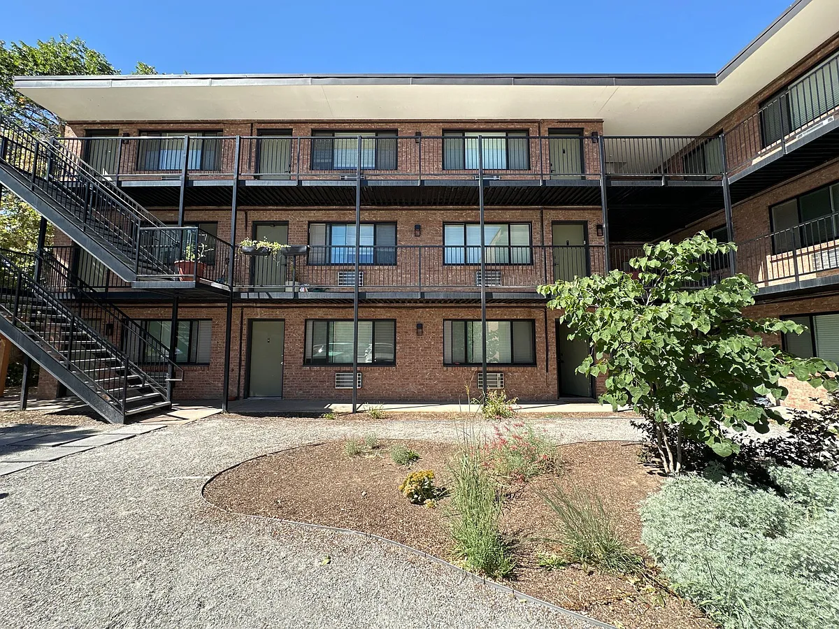 Building Photo - 3377 S Clarkson St