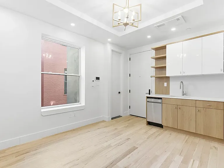 376 Montgomery St #3A — Photo 6