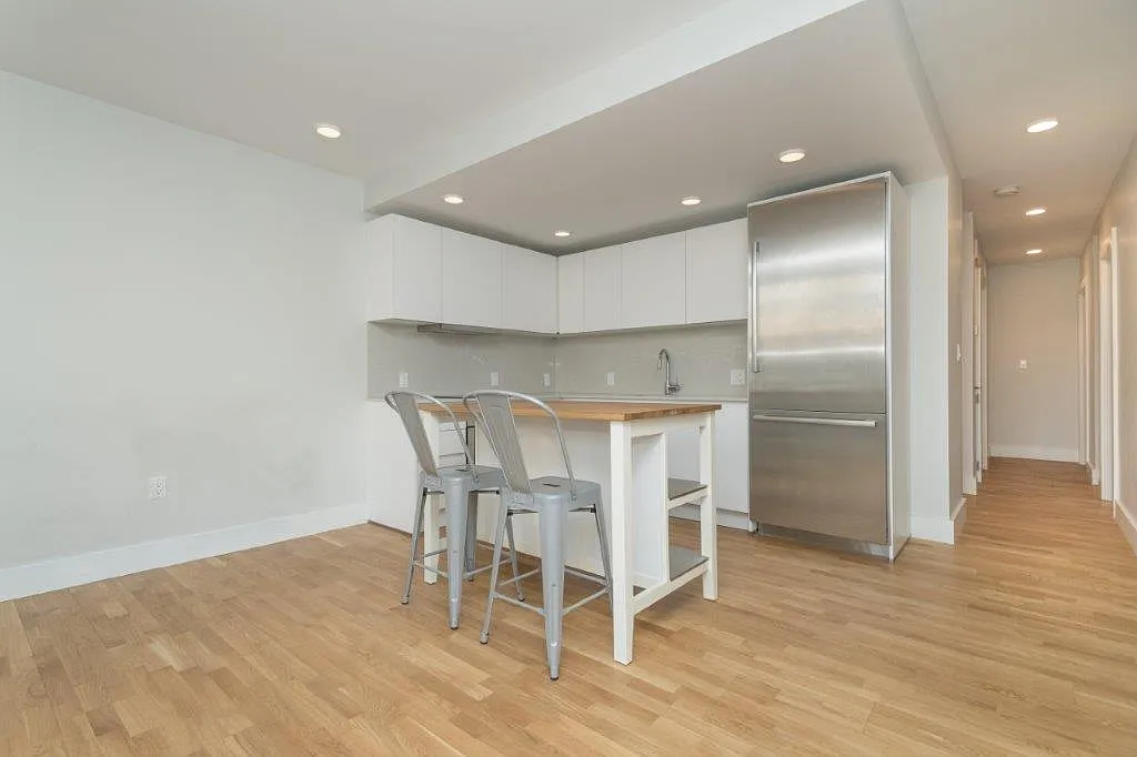 3 bed, 844 sqft, $5,000 — Photo 3