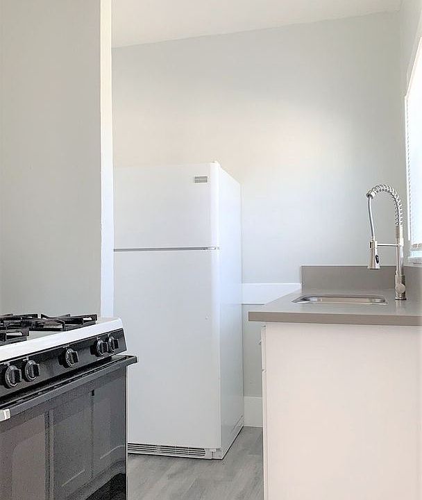 1st image of 1495 Cedar Ave APT 05