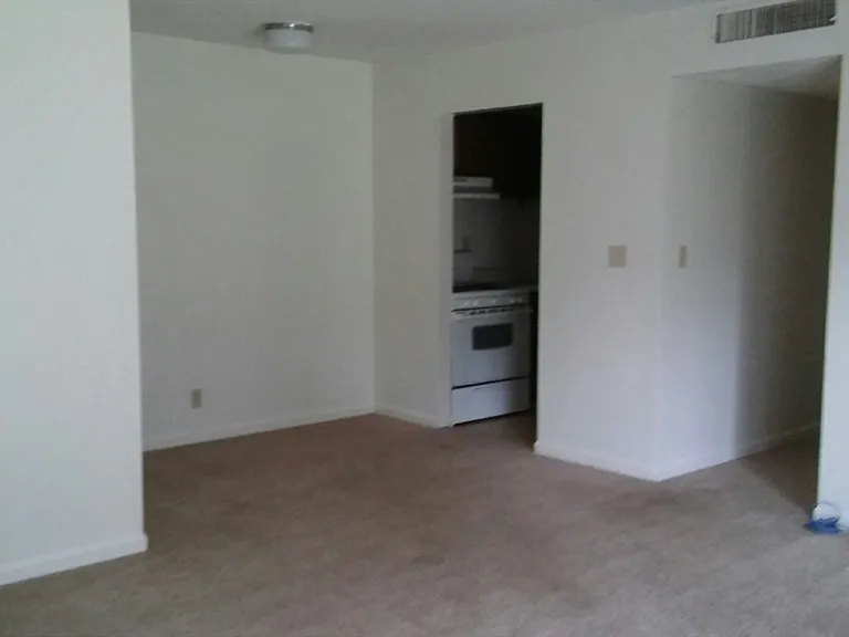 300 Jefferson St — Photo 9