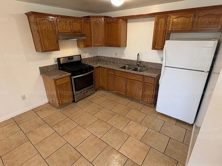 3017 Potomac Ave — Photo 7