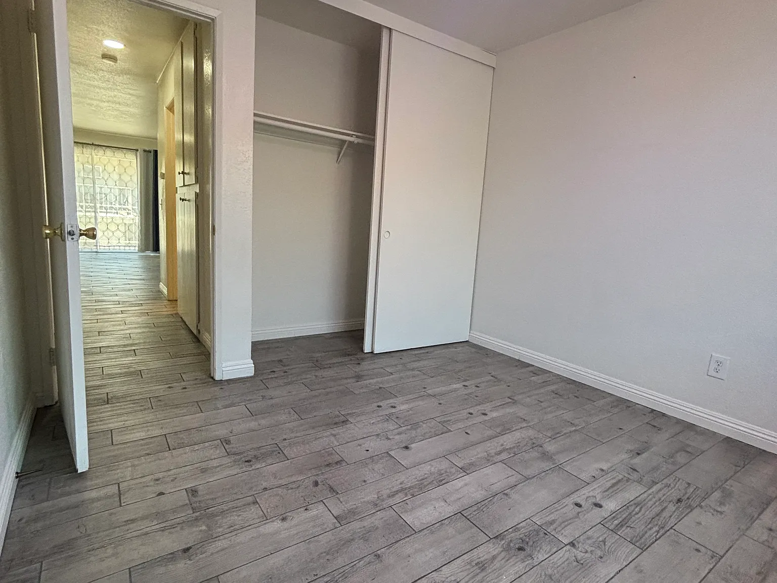 2 bed, 873 sqft, $2,270 — Photo 3
