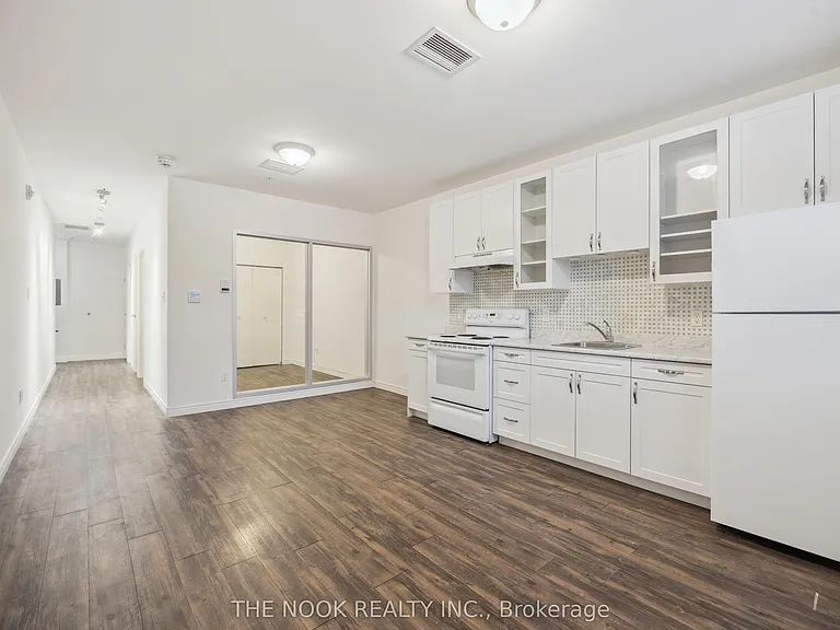 38 Walton St #202 — Photo 2