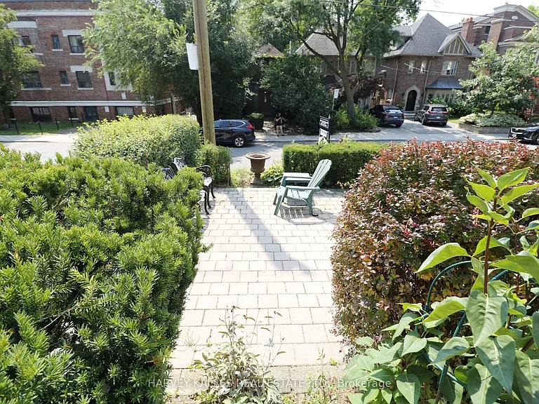 6 Poplar Plains Cres #MAIN — Photo 3