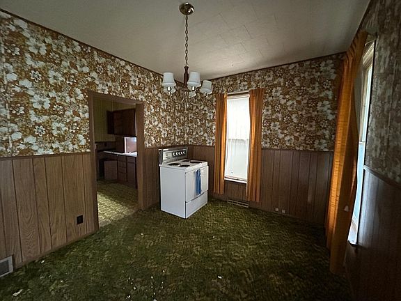 3rd image of 612 Oscar Ave N