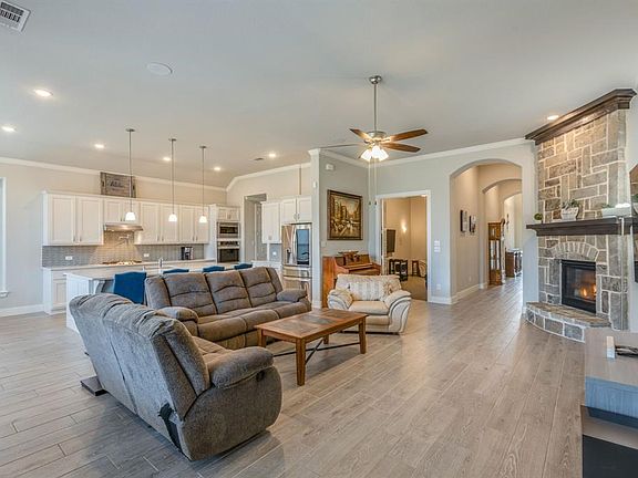 2nd image of 1209 Bridle Path Dr