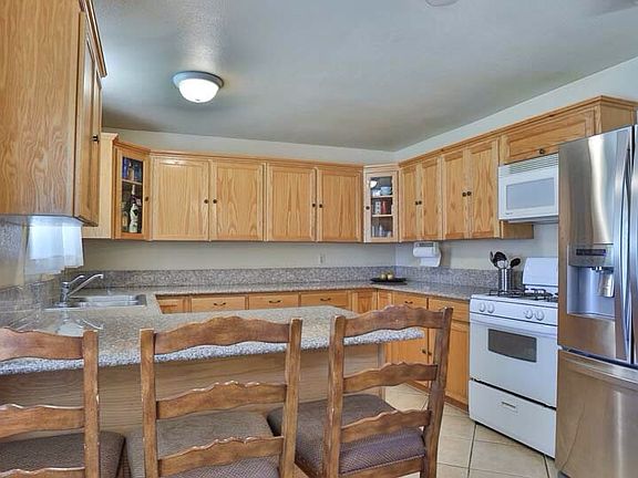 5th image of 714 E Camile St
