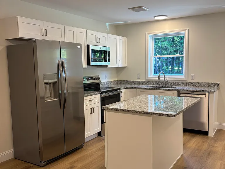15 Lucy Ln — Photo 4
