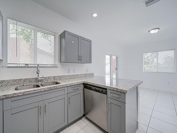 2nd image of 14708 NE 7th Ave #14710