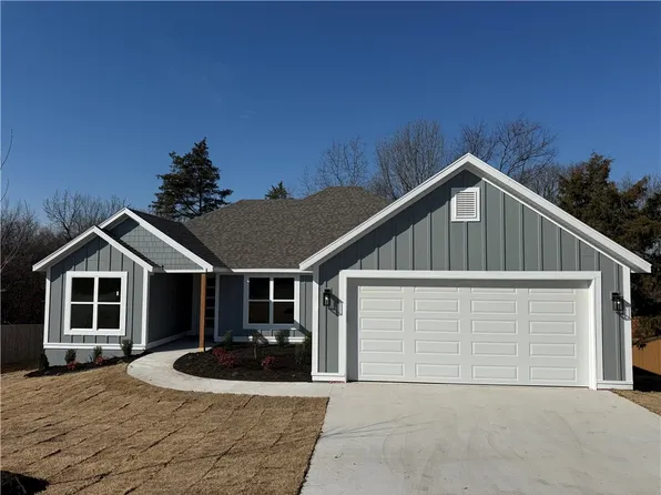 6 Dillow Ln, Bella Vista, AR 72714