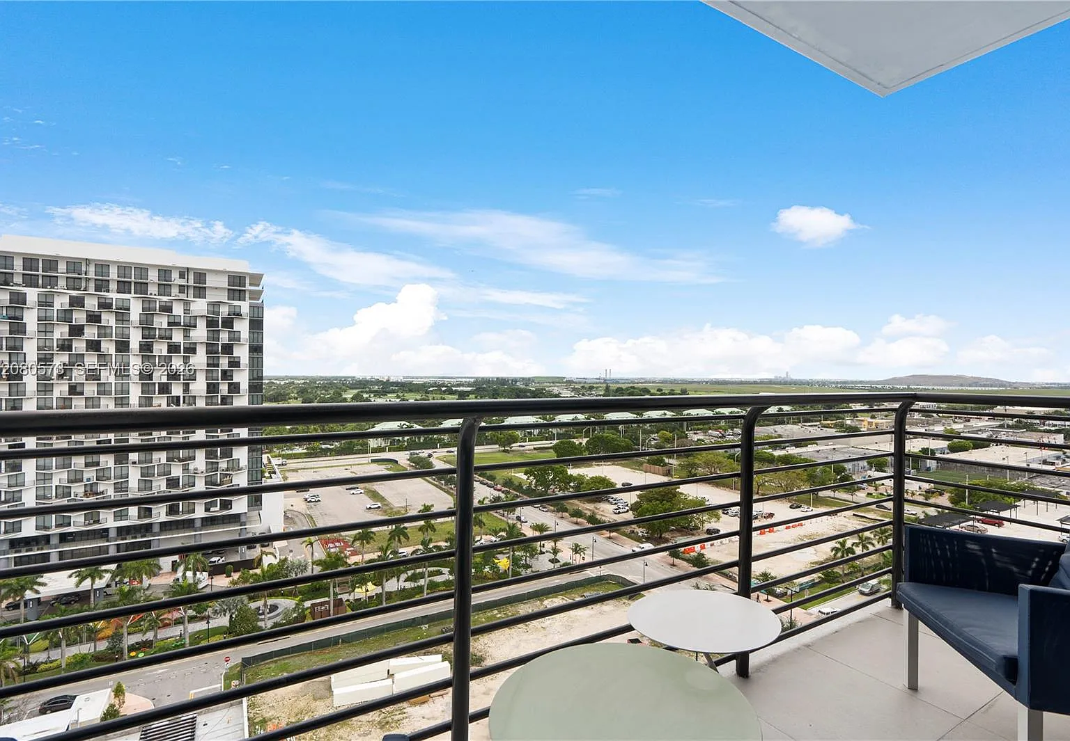 5350 Park Condo — Photo 2