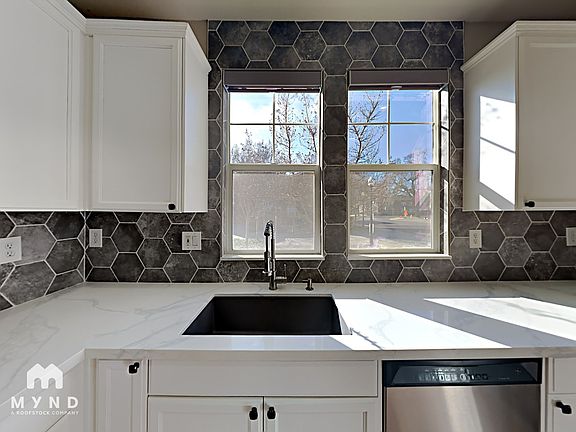 5th image of 398 Metro Ln