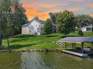 27 N Country Club Rd, Decatur, IL 62521