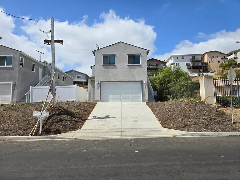 1304 Buena Vista Ave — Photo 3