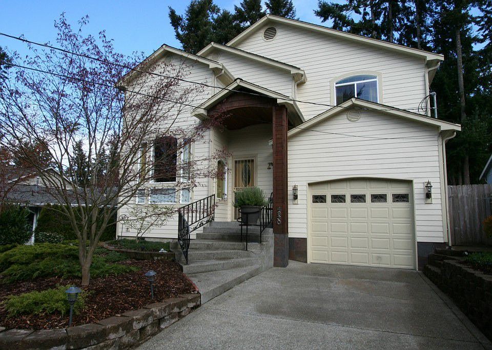 1st image of 4930 Marian Dr NE