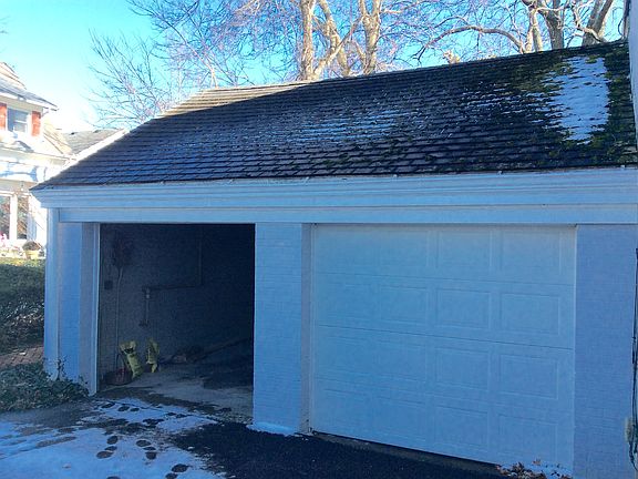 3rd image of 701 Hillcrest Dr