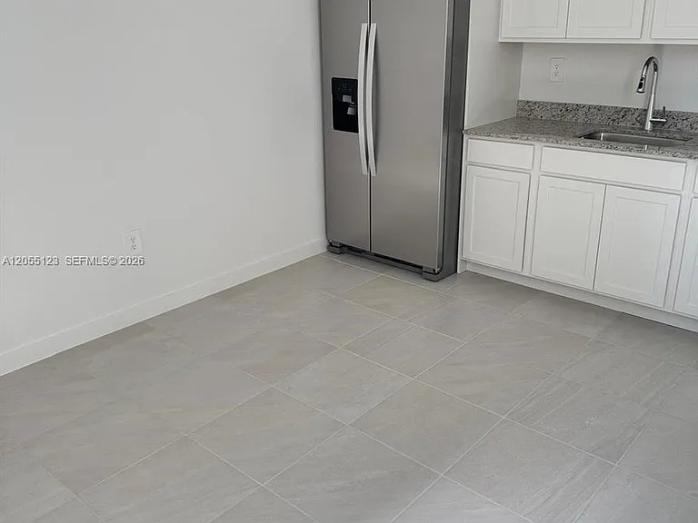 617 NE 2nd St #0 — Photo 8