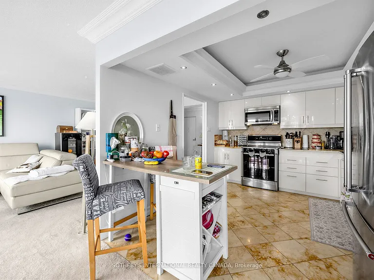 65 Harbour Sq #2104 — Photo 9