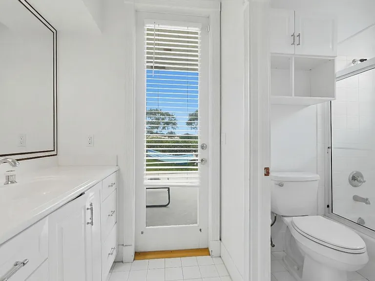 1716 NW 124th Way — Photo 18