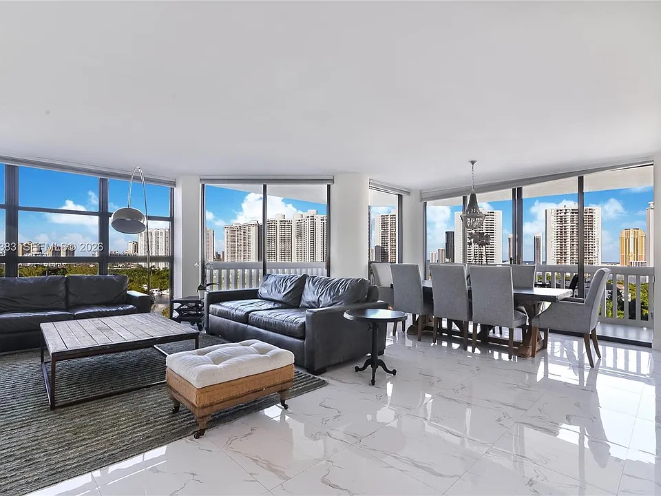 1000 W Island Blvd #1404