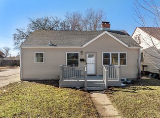 711 8th St NW, Minot, ND 58703