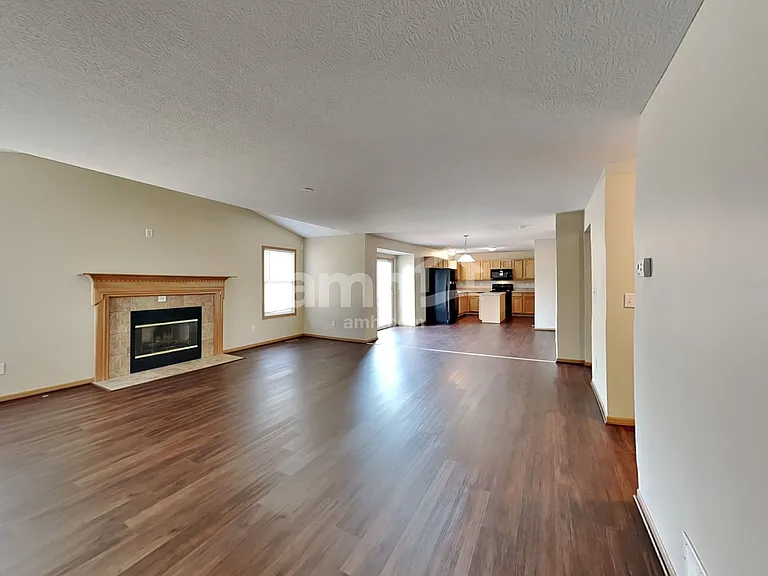 2271 Landcrest Dr — Photo 6