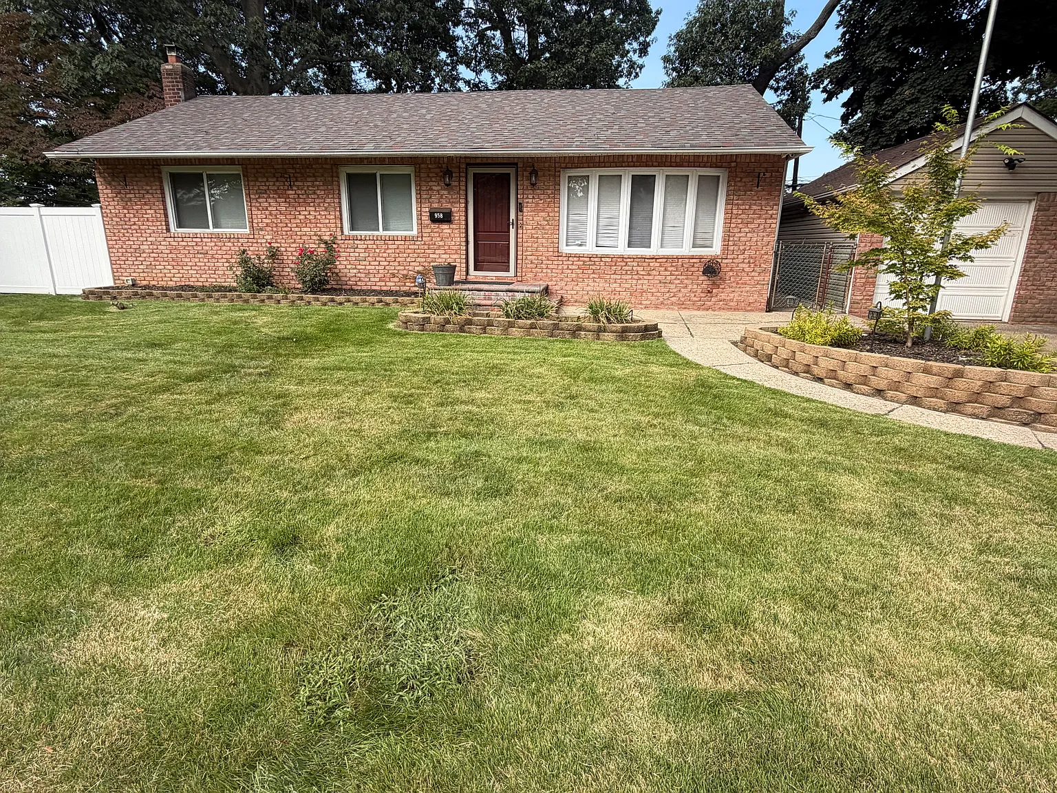 3 bed, $4,000 — Photo 1