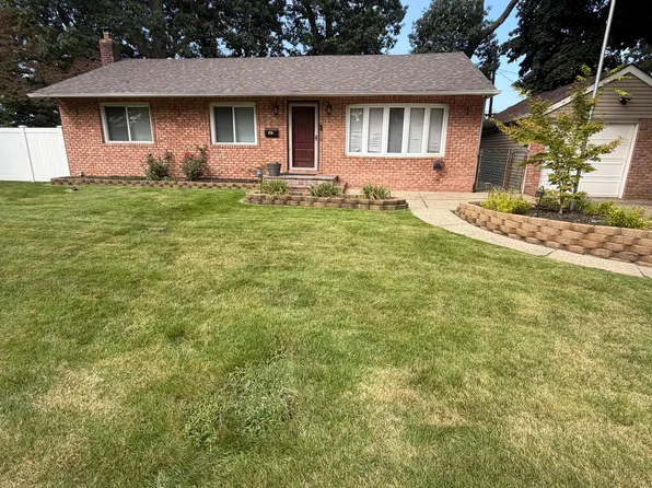 958 Laurel Pl, Valley Stream, NY 11580