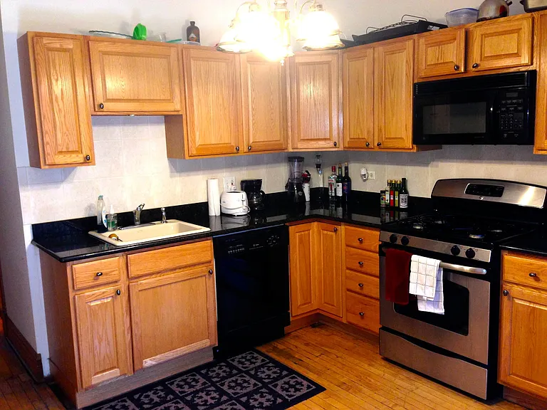 1031 W Dakin St #1 — Photo 5