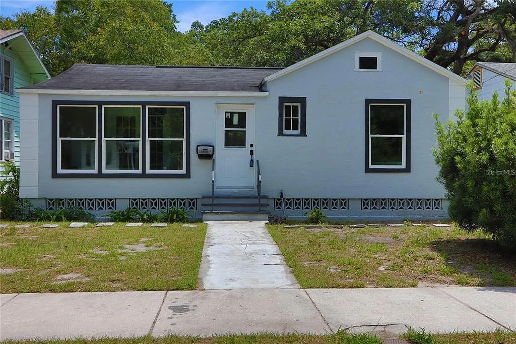 3 bed, 1.0 bath, 1156 sqft, $2,500 — Photo 1