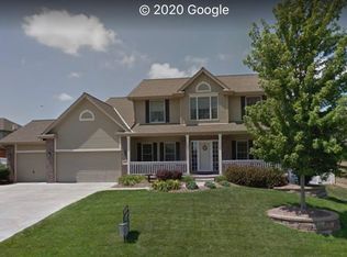 2330 Crystal Creek Dr, Papillion, NE 68046