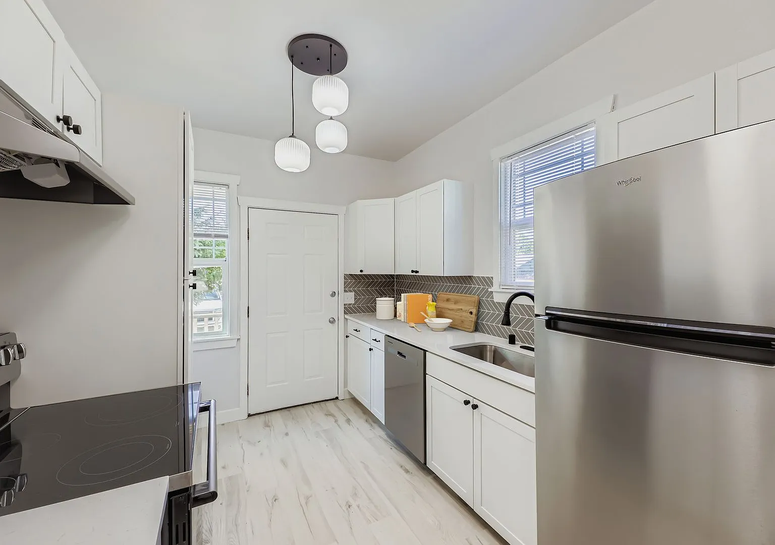 Breathtaking Renovation! Oversized 2 Bed 1 Bath Duplex Pre-lease it Now! — Photo 3
