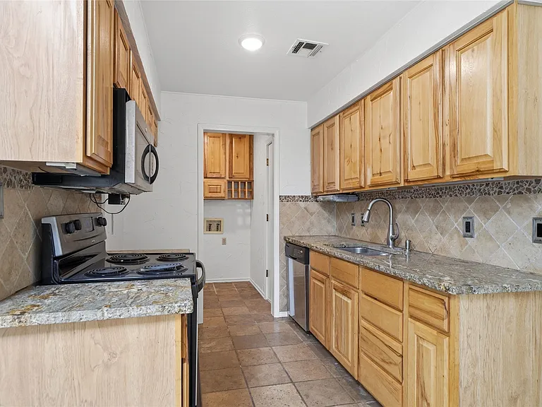 1813 W 62nd St — Photo 13