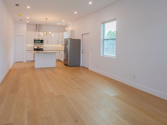 3rd image of 2401 10th Ave S #1