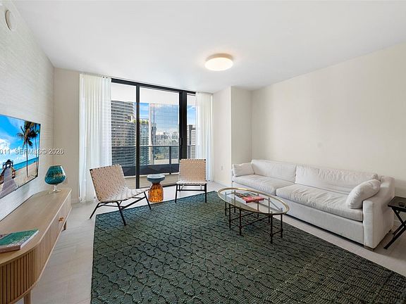 5th image of 1000 Brickell Plz #4014