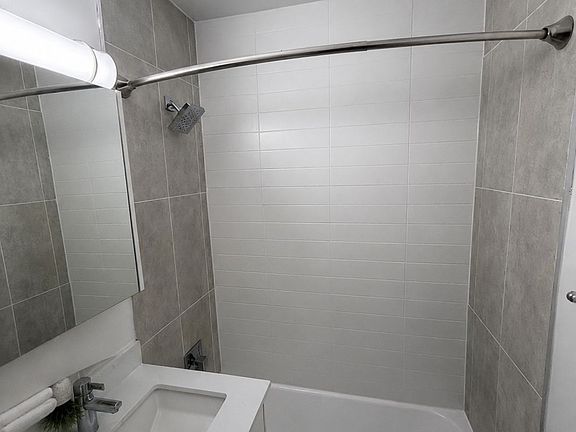 5th image of 1220 Bayview Ave #604