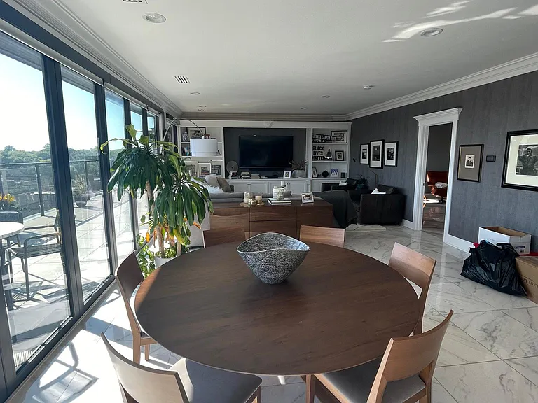 Plaza House — Photo 111