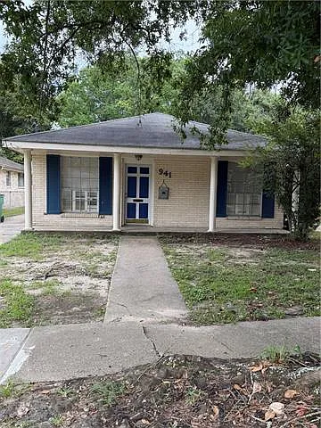 3 bed, 2.0 bath, 1300 sqft, $1,800 — Photo 2