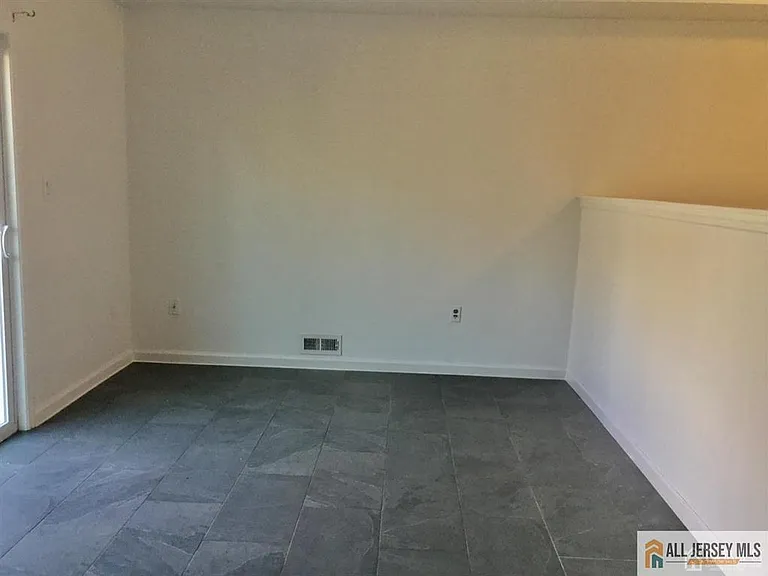 682 Darlington Dr — Photo 8