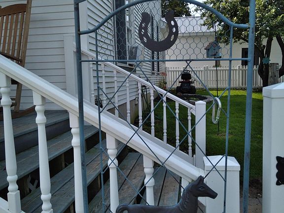 4th image of 310 Superior St