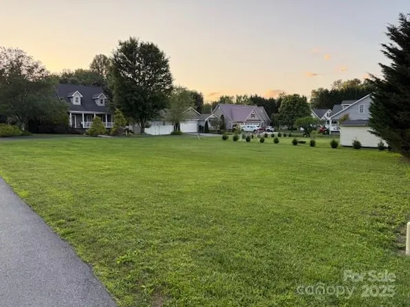 74 Plato Pl, Etowah, NC 28729