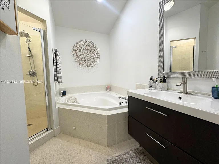 454 SW 5th Ave #7 — Photo 10