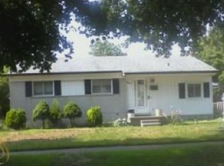 26729 Golfview St, Dearborn Heights, MI 48127