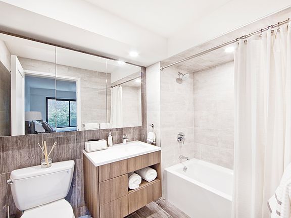 4th image of 387 Bleecker St #2B