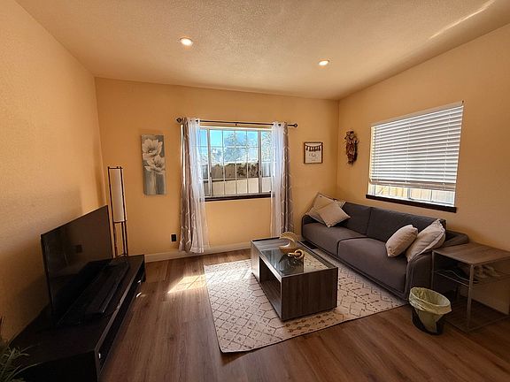 2nd image of 3625 Lyon Ave