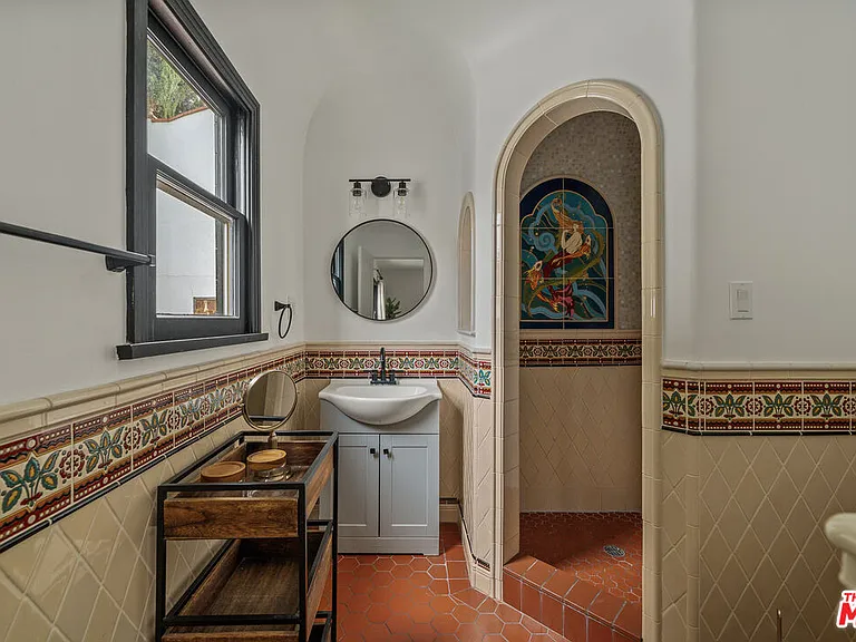 8822 Rosewood Ave — Photo 16